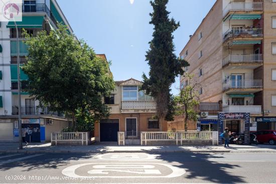 Oportunidad casa en pleno Centro Avda Dilar con Avda America - GRANADA