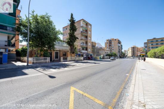 Oportunidad casa en pleno Centro Avda Dilar con Avda America - GRANADA