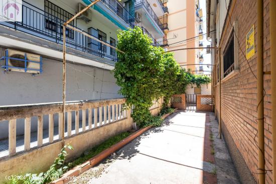 Oportunidad casa en pleno Centro Avda Dilar con Avda America - GRANADA