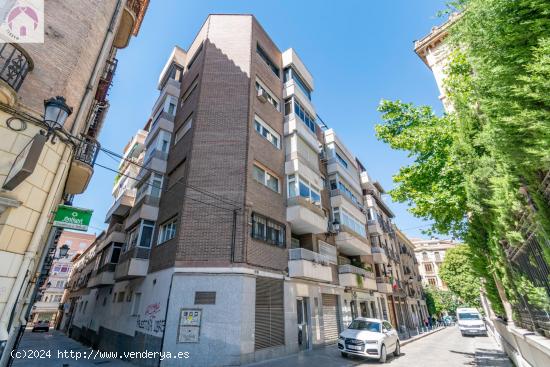 VIVIENDA EXCLUSIVA! Ático con gran terraza junto Gran Vía - GRANADA