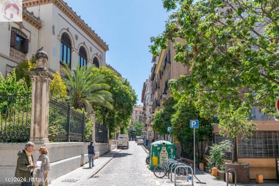 VIVIENDA EXCLUSIVA! Ático con gran terraza junto Gran Vía - GRANADA