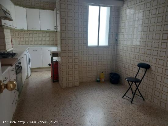 VIVIENDA CON TERRAZA ABIERTA EN BUENA ZONA - CADIZ