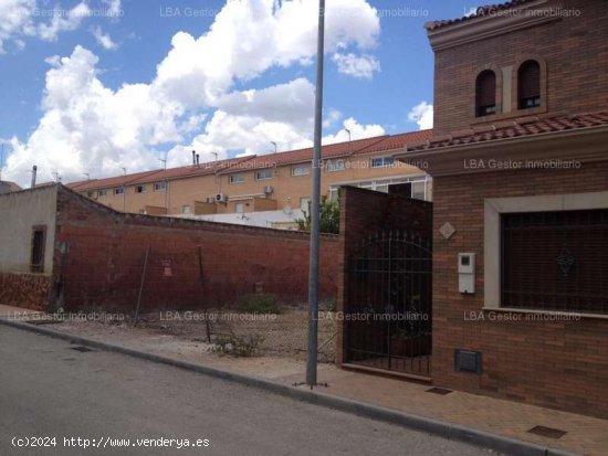 SE VENDE SOLAR IDEAL PARA PISCINA CON GRAN PATIO JUNTO A MERCADONA - Bailén