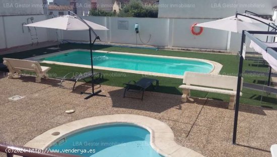 Amplio piso con piscina comunitaria. - Bailén