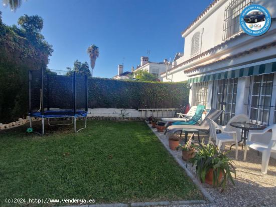 Amplia casa pareada con piscina en Hacienda del Polo. - CADIZ