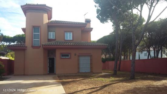 Gran chalet a 800 metros de la playa de La Barrosa en parcela de 1200 m2 - CADIZ