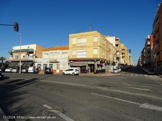 CASA CON TERRENO PARA CONSTRUIR EN CENTRO DE TORREVIEJA - ALICANTE