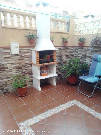  DUPLEX 4 DORMITORIOS ZONA PINTOR ROSALES - ALMERIA 