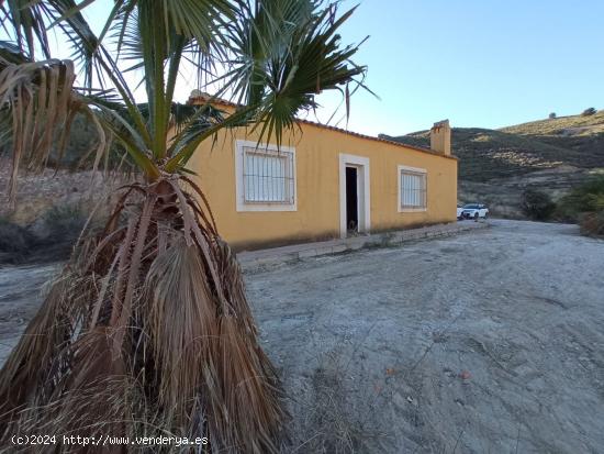 Casa con terreno - MURCIA