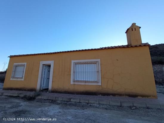 Casa con terreno - MURCIA