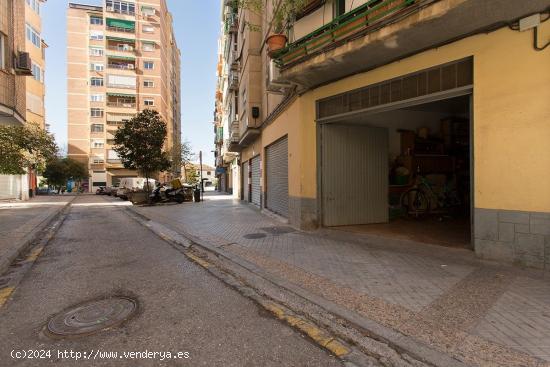 LOCAL COMERCIAL JUNTO PLAZA FONTIVEROS - GRANADA