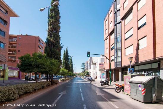 Camino de Ronda cercano a Caleta. Plaza de garaje doble en venta - GRANADA