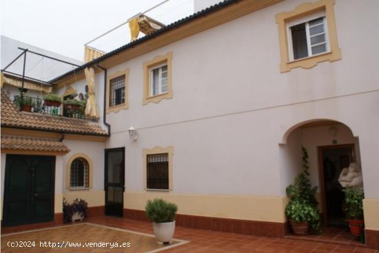  Gran casa en la bonita zona de Córdoba cerca de la iglesia de San Lorenzo - CORDOBA 