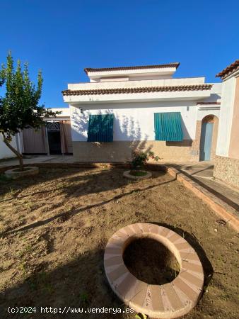 MAJANEQUE - Solar de 850 m2 con casa de unos 200m - Agua potable, luz, alcantarillado, NEGOCIABLE. -