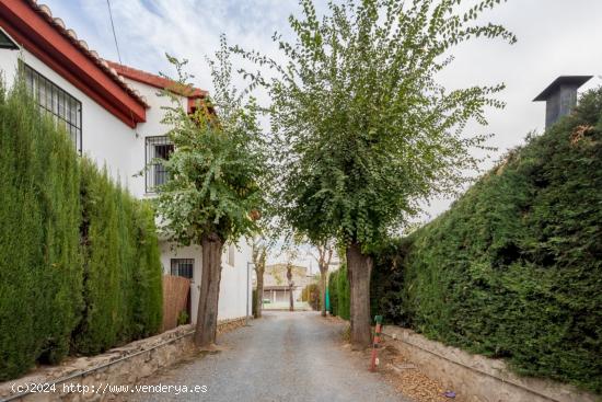  Casa en los Ogijares con piscina y pista tenis. - GRANADA 