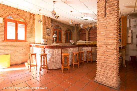 Local con licencia de bar con cocina. Granada centro - Arabial. Venta y alquiler opción a compra. -