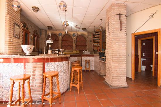 Local con licencia de bar con cocina. Granada centro - Arabial. Venta y alquiler opción a compra. -