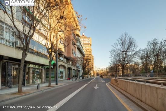 estupenda plaza de garaje en Avenida de la Constitución - GRANADA