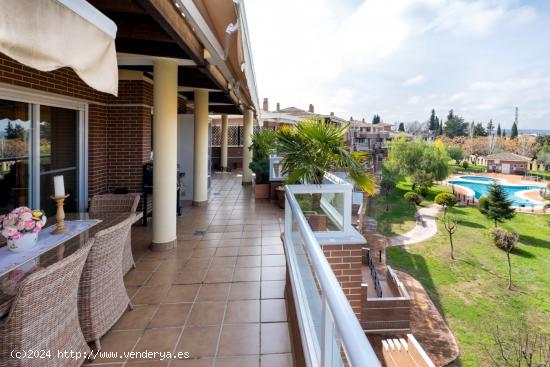 Espectacular ático en la mejor urbanización del cinturón de Granada - GRANADA