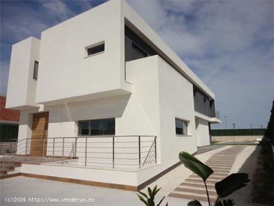 CHALET EN VENTA  EN PEÑA DE LAS AGUILAS - ALICANTE