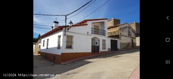 Casa independiente con patio de 20 metros - CACERES