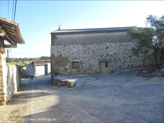  Edificio singular en Casas de Don Antonio - CACERES 