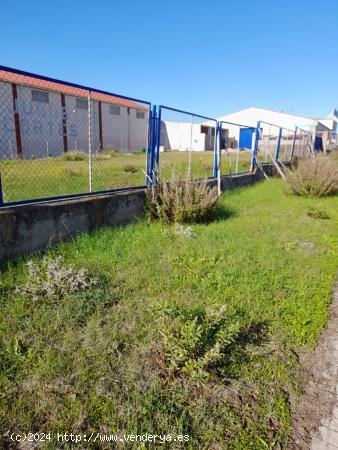 Se vende terreno industrial en Polígono Capellanías - CACERES