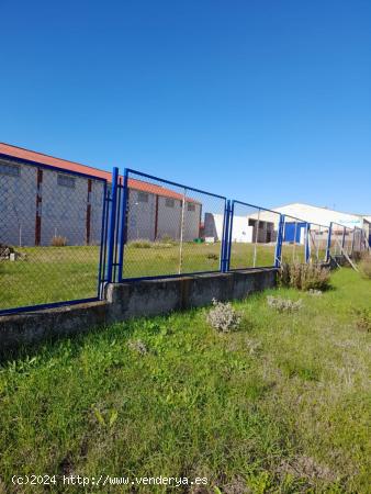 Se vende terreno industrial en Polígono Capellanías - CACERES