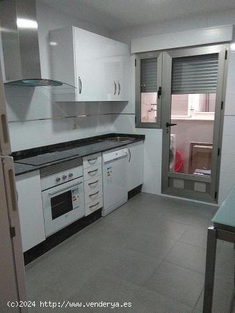 Piso en venta en Fuente Álamo. tres dormitorios y plaza de garaje. - MURCIA