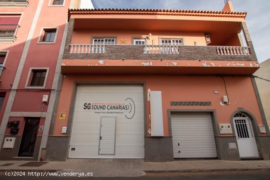 Casa Terrera con garaje privado mas un local en Casa Pastores. - LAS PALMAS