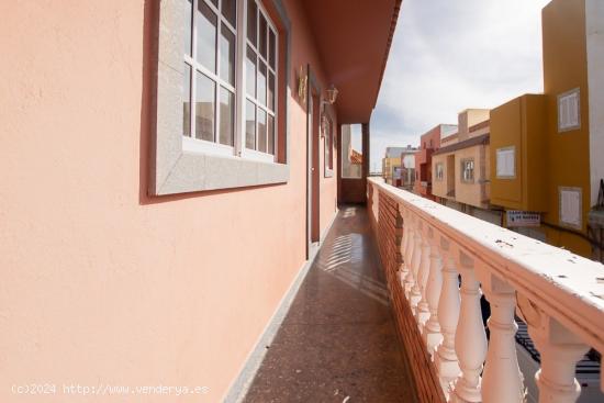 Casa Terrera con garaje privado mas un local en Casa Pastores. - LAS PALMAS