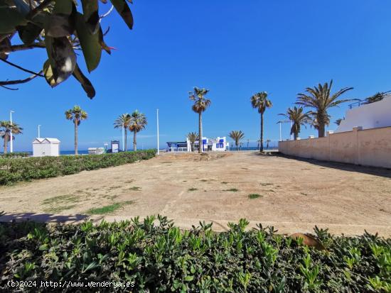  Se vende parcela en primera línea de la playa - zona Urbanizaciones - ALMERIA 