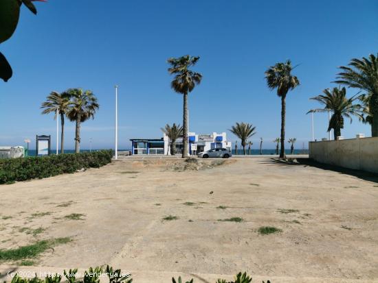 Se vende parcela en primera línea de la playa - zona Urbanizaciones - ALMERIA