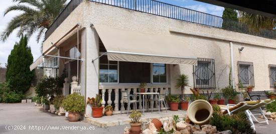 ESTUPENDO CHALET A 10 MINUTOS DE ELCHE - ALICANTE