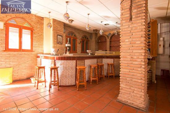 Local con licencia de bar con cocina. Granada centro - Arabial. Venta y alquiler opción a compra. -