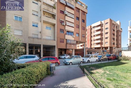 Plaza de aparcamiento en Palacio de Deportes - GRANADA