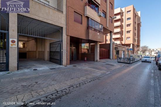 Plaza de aparcamiento en Palacio de Deportes - GRANADA