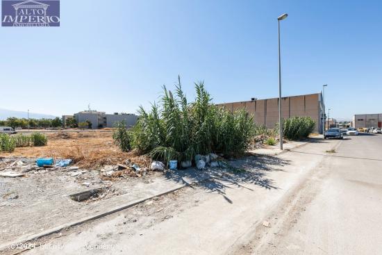 Se vende parcela industrial de 809 metros cuadrados en el Poligono Hurpe de Atarfe. - GRANADA