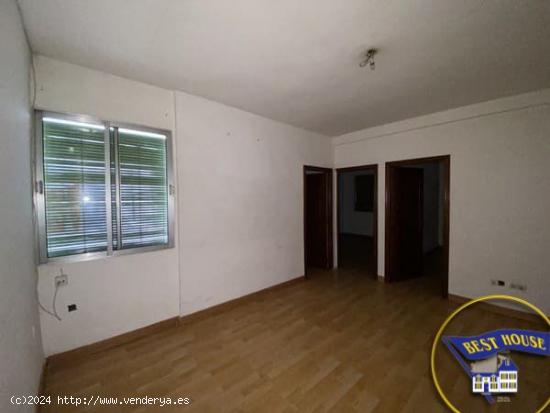 SE VENDE ESTUPENDO BAJO EN ZONA SAN ISIDRO- VALLADOLID - VALLADOLID