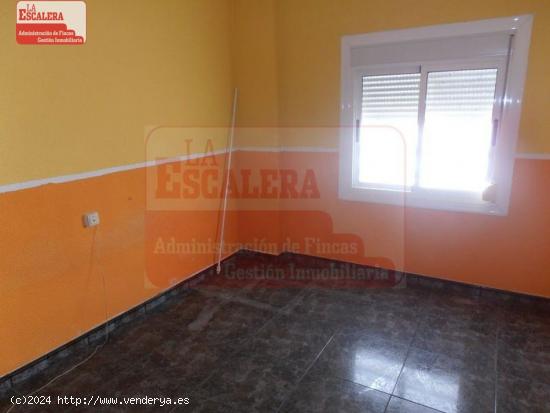 Piso sexto con ascensor, 110m2 const. zona plaza toros. Elda - ALICANTE