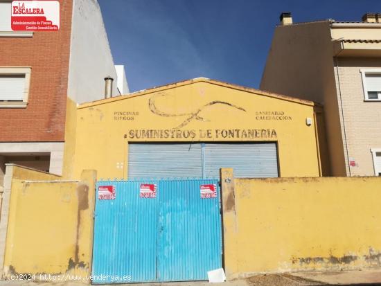 Se alquila o vende magnifica nave industrial en conjunto con local, IBI - ALICANTE