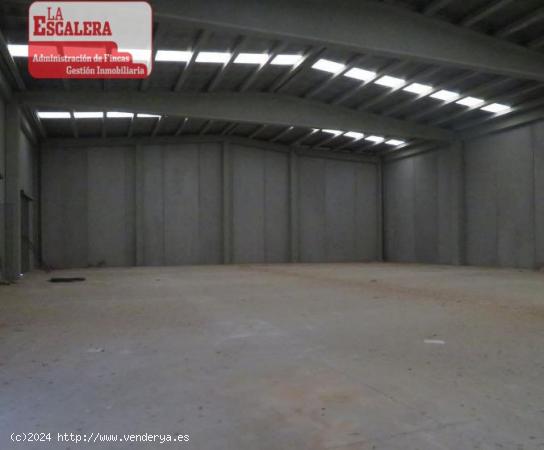 Se vende nave industrial con 8 puertas, Finestrat - ALICANTE