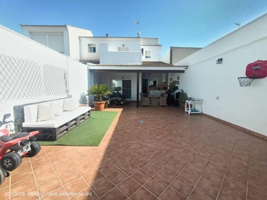 CASA ADOSADA CON GRAN PATIO EN HUMILLADERO BUSCA PROPIETARIO¡¡¡ - MALAGA