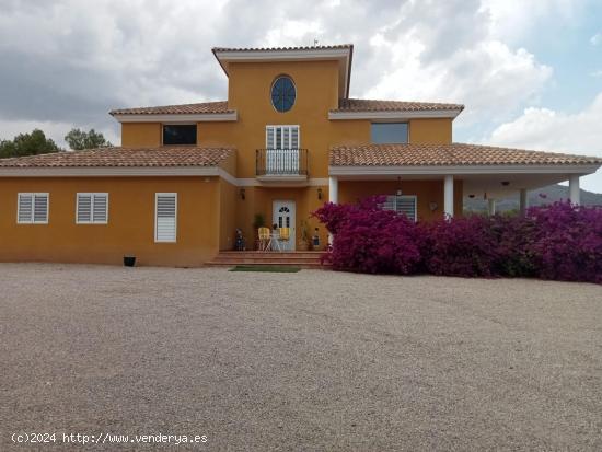 iMPRESIONANTE VILLA EN LAS INMEDIACIONES DE SIERRA ESPUÑA. TOTANA. - MURCIA