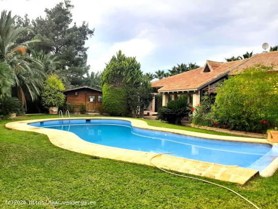 Chalet de tres dormitorios con piscina y sauna en el Campillo - MURCIA