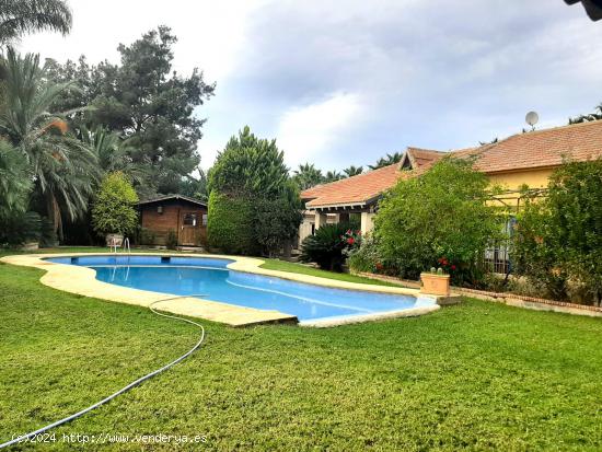 Chalet de tres dormitorios con piscina y sauna en el Campillo - MURCIA