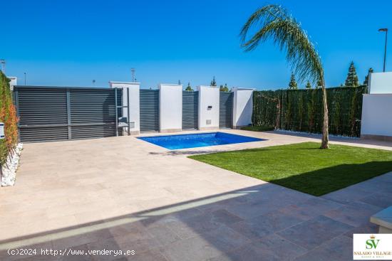 Nuevo y moderno chalet con piscina individual en Los Alcazares muy cerca del mar - MURCIA