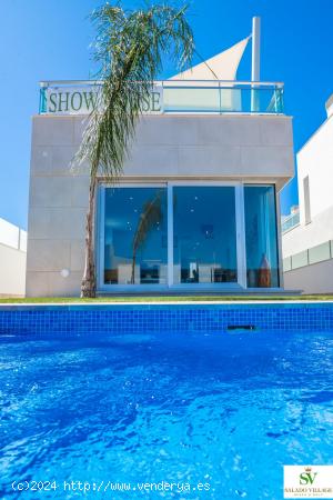 Nuevo y moderno chalet con piscina individual en Los Alcazares muy cerca del mar - MURCIA