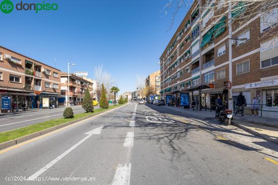  Local comercial junto al Hospital de Traumatología - GRANADA 