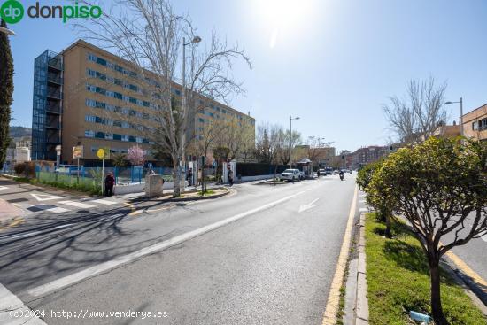 Local comercial junto al Hospital de Traumatología - GRANADA